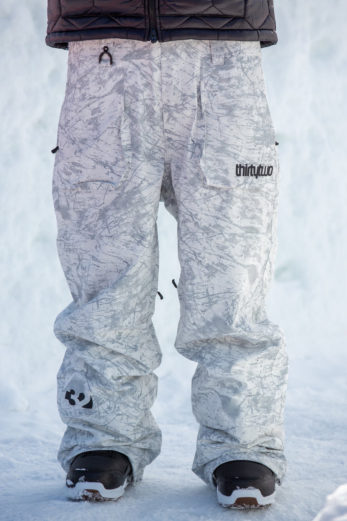 Thirtytwo Basement Bib